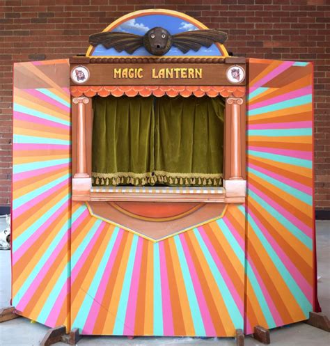 The Magic Lantern Theatre: A Kaleidoscope of Colors and Emotions